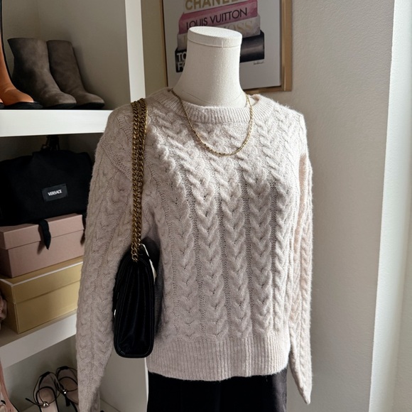 NWT Beautiful Light Pink Knit Sweater Size Large - Picture 2 of 7